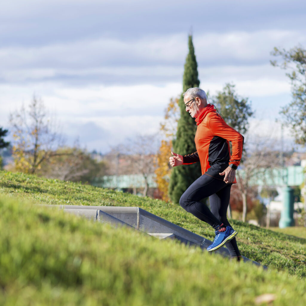 Ejercicios Simples para Mejorar la Movilidad y Reducir Dolores Articulares en la Tercera Edad